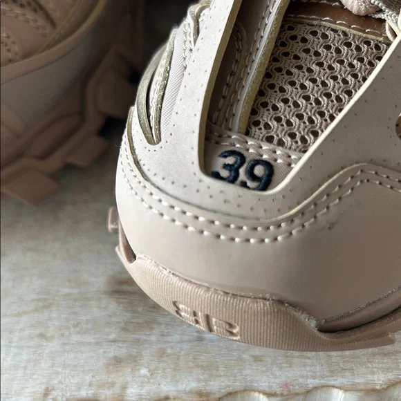 Balenciaga Beige Sneakers - Picture 3 of 8